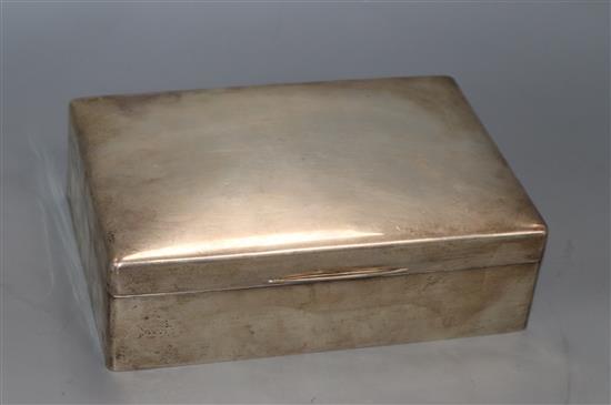 A large George V silver cigarette/cigar box by Goldsmiths & Silversmiths Co Ltd, London, 1934, 24.2cm.